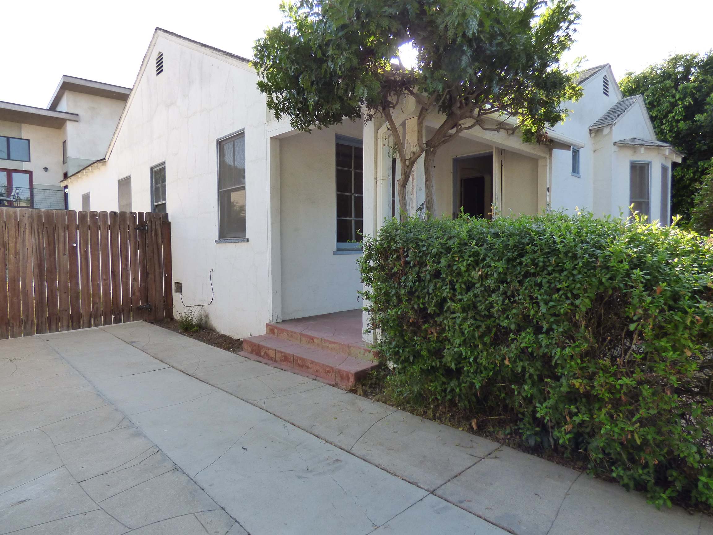Los Angeles Real Estate Agent 917 S. Bundy Drive, Los Angeles, CA 90049